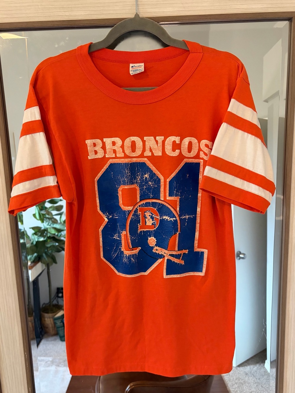 vintage orange Denver Broncos t-shirt classic retro helmet graphic size Medium